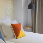 Hotel Izzy Issy-les-Moulineaux