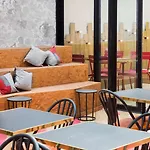 Izzy 3* Issy-les-Moulineaux