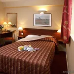 Hotel Izzy Issy-les-Moulineaux
