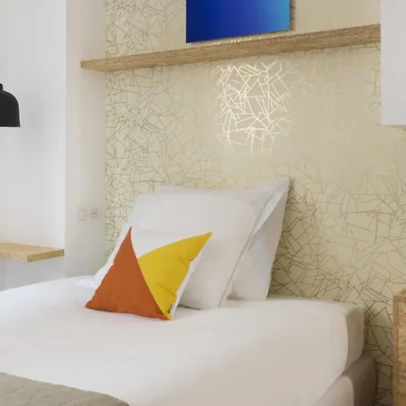 Hotel Izzy Issy-les-Moulineaux