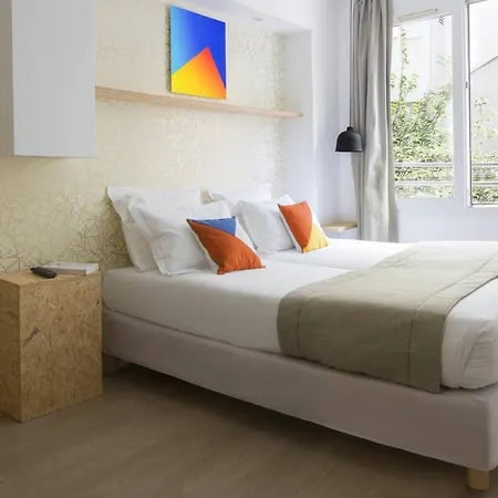 Izzy Hotell Issy-les-Moulineaux