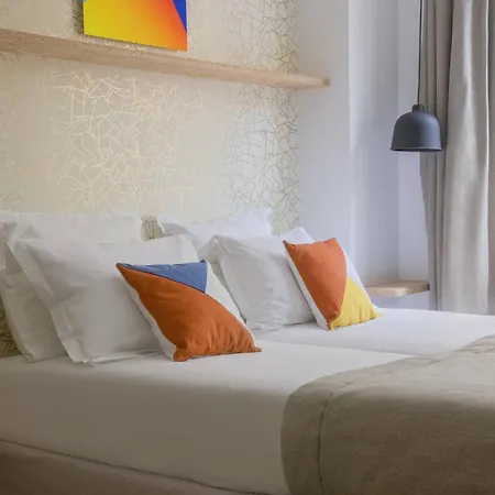 Izzy Hotell Issy-les-Moulineaux