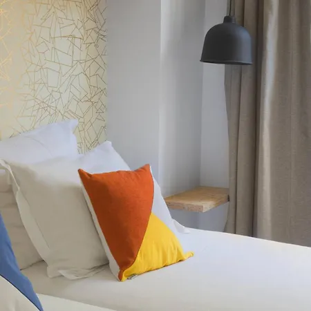 Hotell Izzy Issy-les-Moulineaux