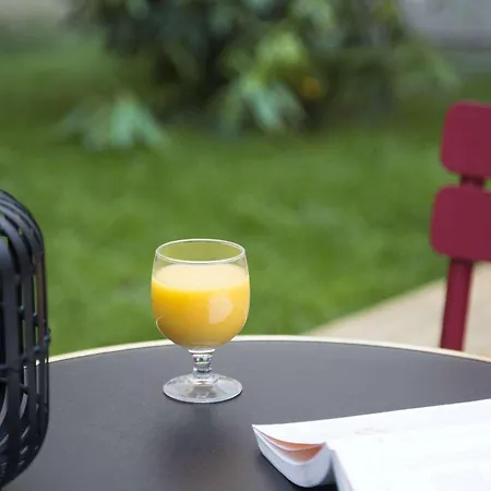 Hotell Izzy Issy-les-Moulineaux