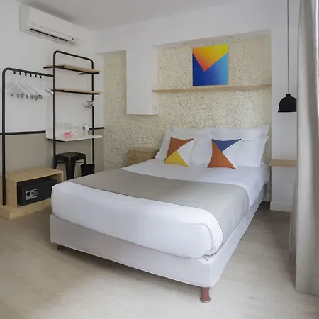 Hotell Izzy Issy-les-Moulineaux