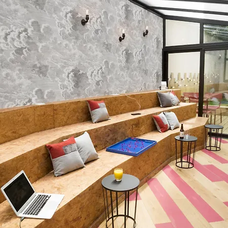 Izzy Hotell Issy-les-Moulineaux