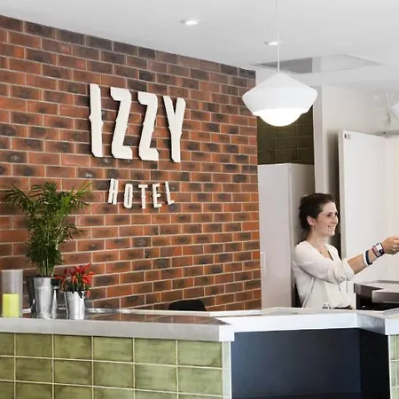Izzy Hotell
