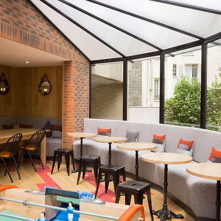Izzy Hotel