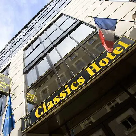 Izzy Hotell Issy-les-Moulineaux