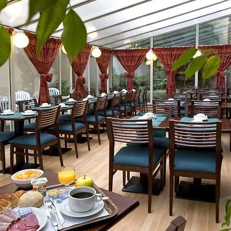 Izzy Hotel