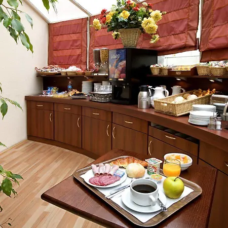 Izzy Issy-les-Moulineaux