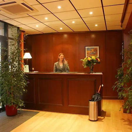 Hotell Izzy Issy-les-Moulineaux